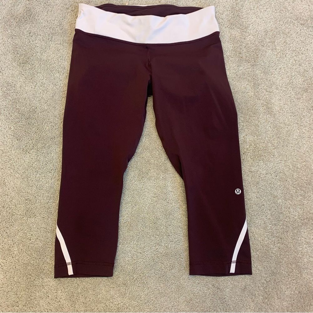 𝅺LULULEMON maroon light pink run inspire crop Capri leggings Sz 8